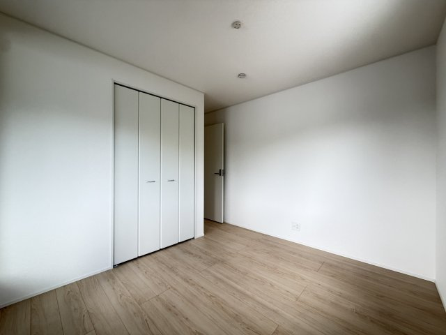 南城市佐敷伊原　第2（全4棟）4号棟の洋室|4号棟　洋室5.7帖+収納付き♪