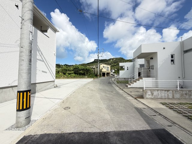 南城市佐敷伊原　第2（全4棟）4号棟の前面道路含む現地写真|※南側公道4.5m♪