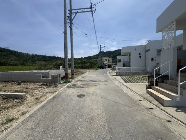南城市佐敷伊原　第2（全4棟）4号棟の前面道路含む現地写真|※南側公道4.5m♪