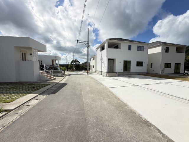 南城市佐敷伊原　第2（全4棟）4号棟の前面道路含む現地写真|※南側公道4.5m♪