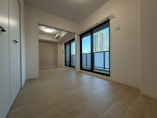 Louis Residence弁天町の洋室