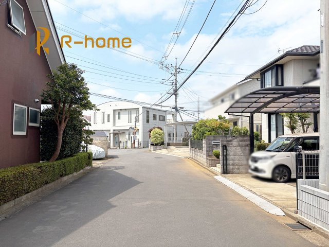 笠間市鯉淵第11　新築戸建て　1号棟の前面道路含む現地写真|周辺環境も併せて案内致します♪
閑静な住宅地で笑顔あふれる新生活！
ぜひ現地へお越しください♪