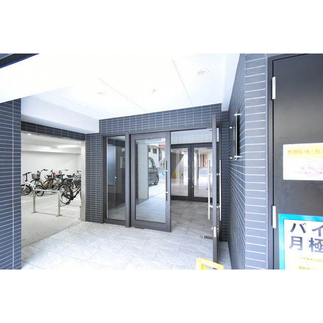 Uresidence新大阪のエントランス