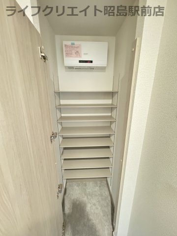 Asset-Court立川上砂町５丁目A棟の玄関