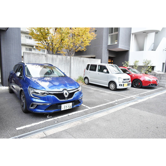 Gramercy Juso-higashi 2ndの駐車場