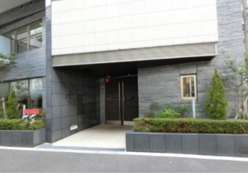 大阪市西区江之子島１丁目の賃貸マンションのエントランス
