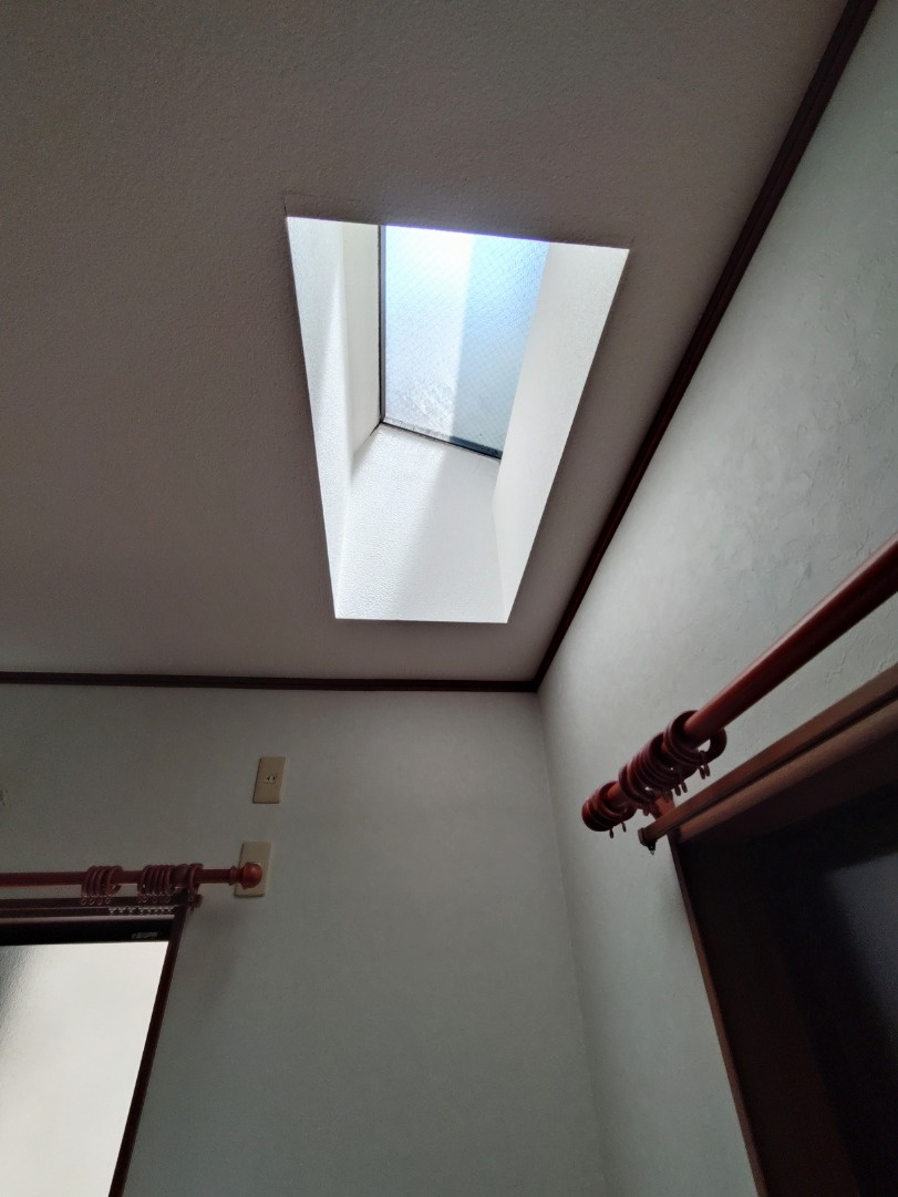 南塚口町七丁目中古戸建の居間・リビング|トップライト