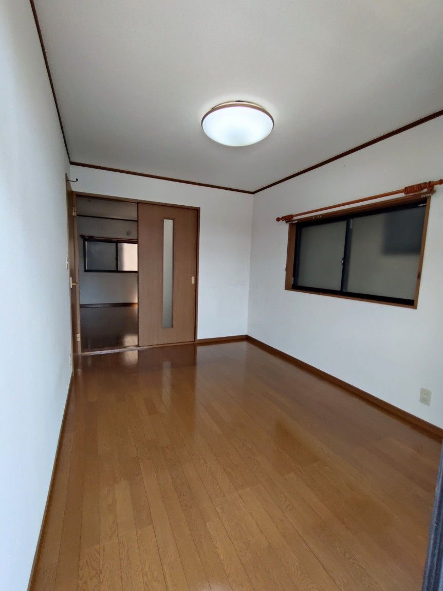 南塚口町七丁目中古戸建の洋室|２階約６．０帖洋室