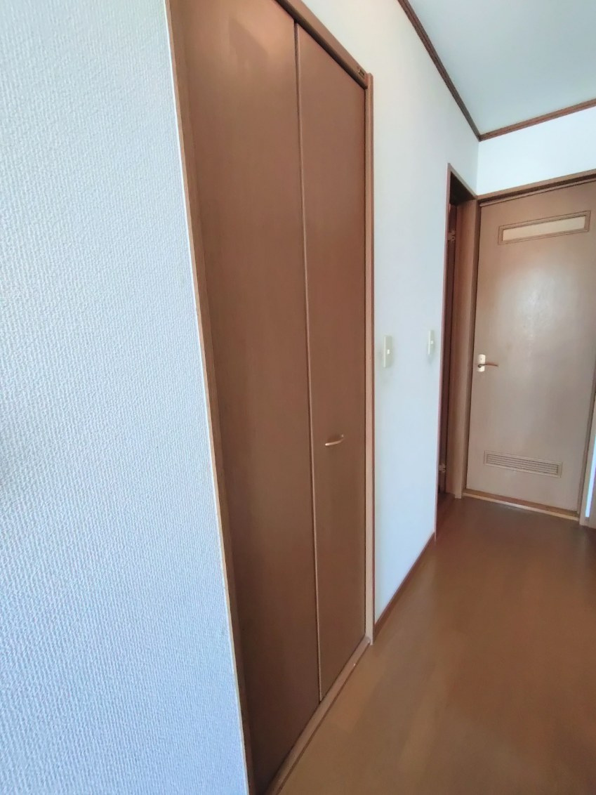 南塚口町七丁目中古戸建のその他|１階廊下収納
