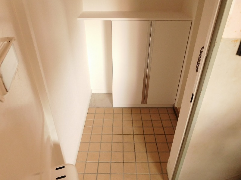 茗荷谷サンハイツの玄関