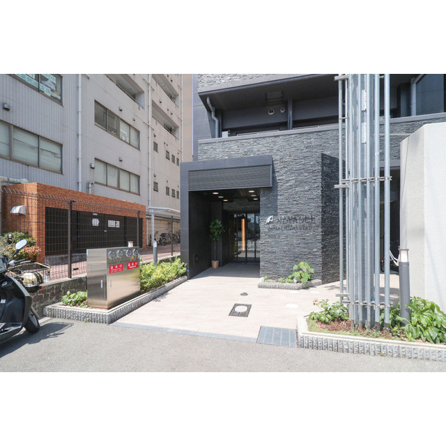 アドバンス上町台シュタットのエントランス