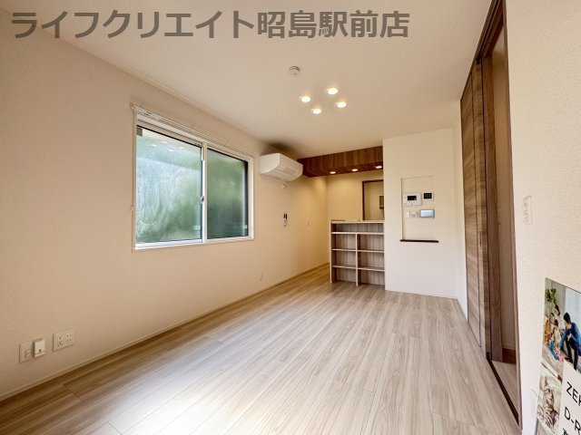 Asset-Court立川上砂町５丁目A棟の居間・リビング