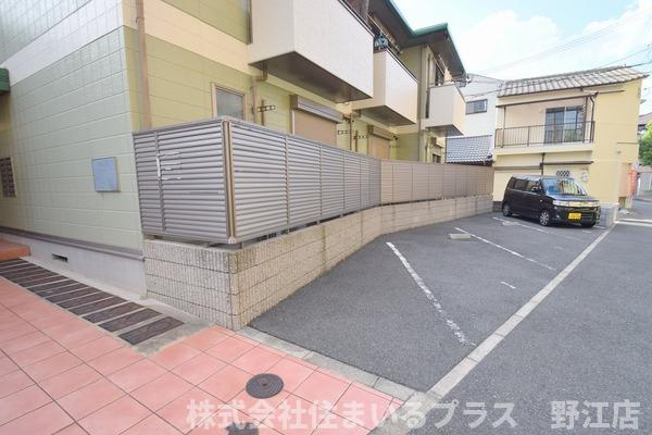 コムフィーの駐車場