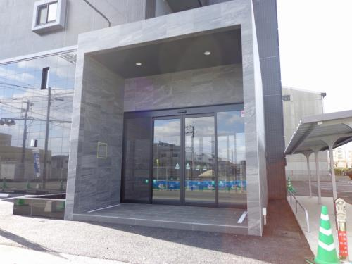 熊本市中央区南熊本２丁目の賃貸マンションのエントランス