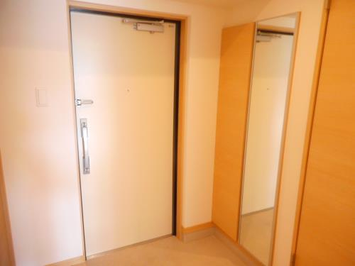 熊本市中央区南熊本２丁目の賃貸マンションの玄関
