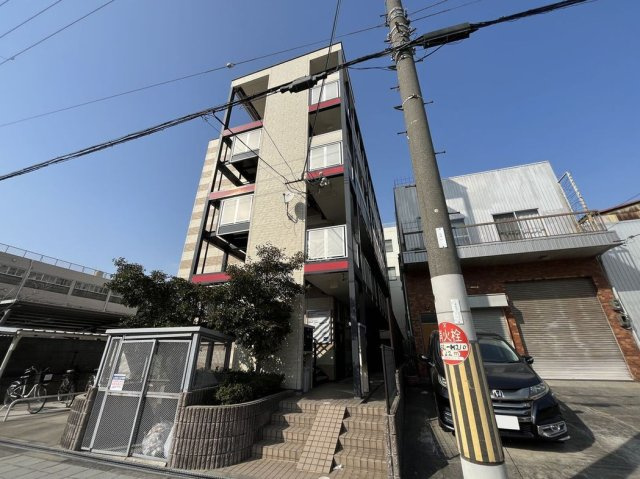 レオパレス春駒マンションの外観
