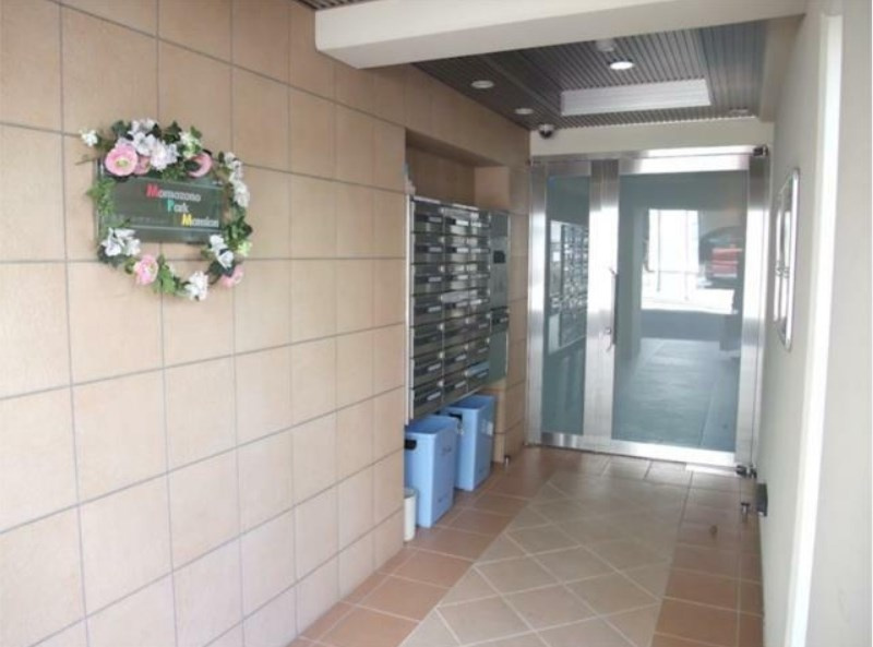 中野区中野３丁目の賃貸マンションのエントランス