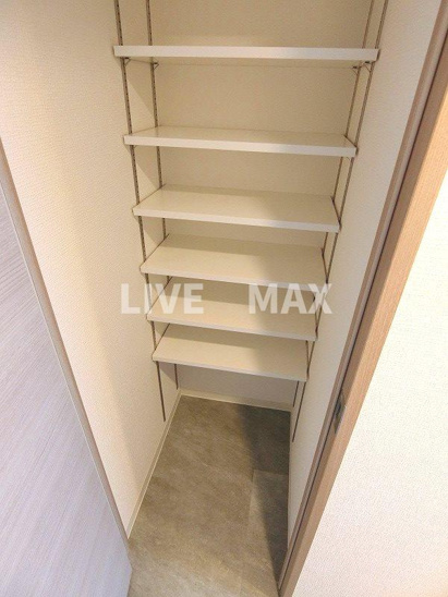 【収納】ワールドアイ江坂アルバ 