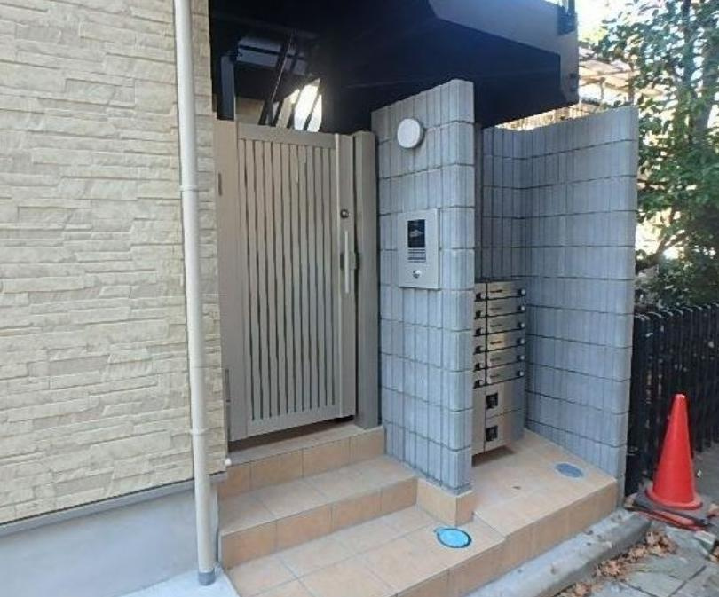 クリスタルスカイ板橋のエントランス