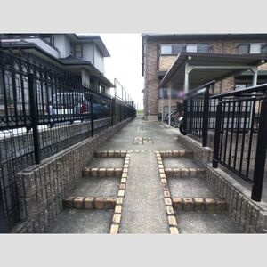 プルミエ慶の駐車場