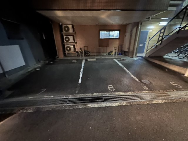 ホリデーイン5の駐車場