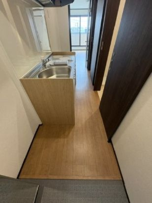 ケンオウヴィラ前原の玄関