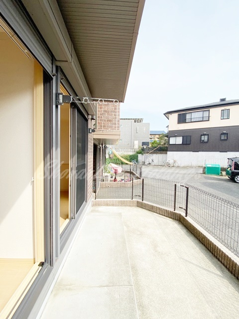 茅ヶ崎市菱沼３丁目のアパートのバルコニー