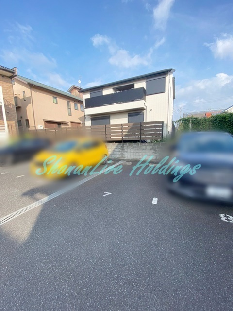 茅ヶ崎市菱沼３丁目のアパートの駐車場