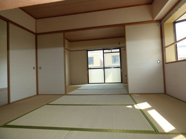山田ビルの内装
