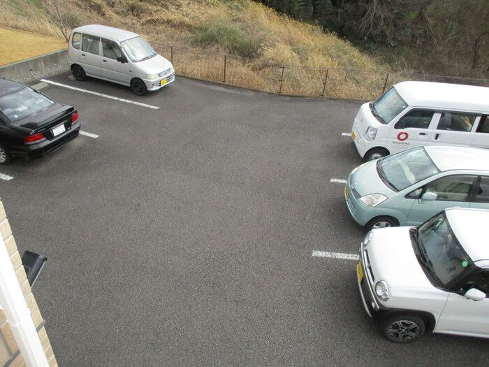 サニーヒル塚の台の駐車場