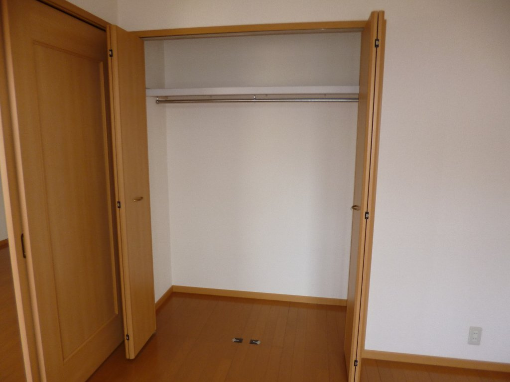 サンリット　ガーデンＤの収納|クローゼット（南側洋室6帖）