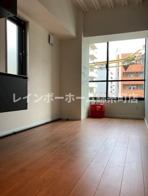 TOYO-ICHI APARTMENT.の居間・リビング