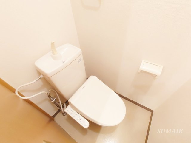 ヴィラージュシャルマンⅢのトイレ|温水洗浄機能付きトイレです☆