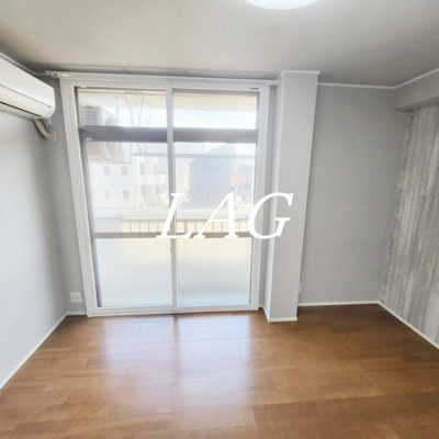 【居間・リビング】 | ムーンパレス | 洋室のお部屋です。