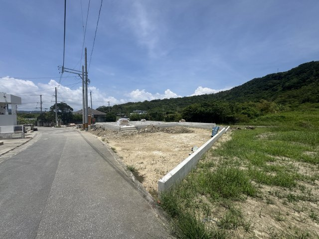 南城市佐敷伊原　第2（全4棟）2号棟の前面道路含む現地写真|※南側公道4.5m♪