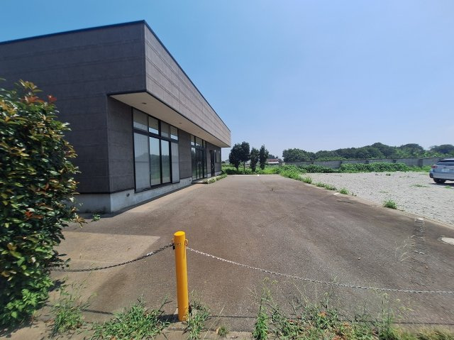 前橋市小神明町売店舗の駐車場