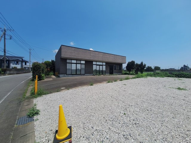 前橋市小神明町売店舗の外観