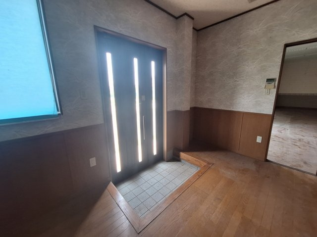 前橋市小神明町売店舗の玄関