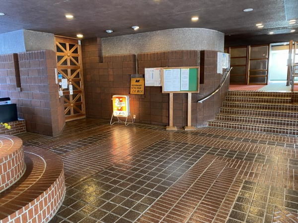 プラザ伊豆山のエントランス|レストランあり