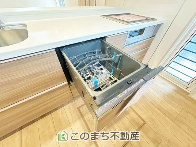 ブルーミングガーデン宇都宮市桜1丁目の設備|あったらいいなの代表的な設備である食洗機。ビルトイン型で、おさまりもよく、使い勝手も良好です。料理をするのは好きだけど、後片付けは苦手な方に重宝します。洗う手間がないので、時間を有効に使えますね。
