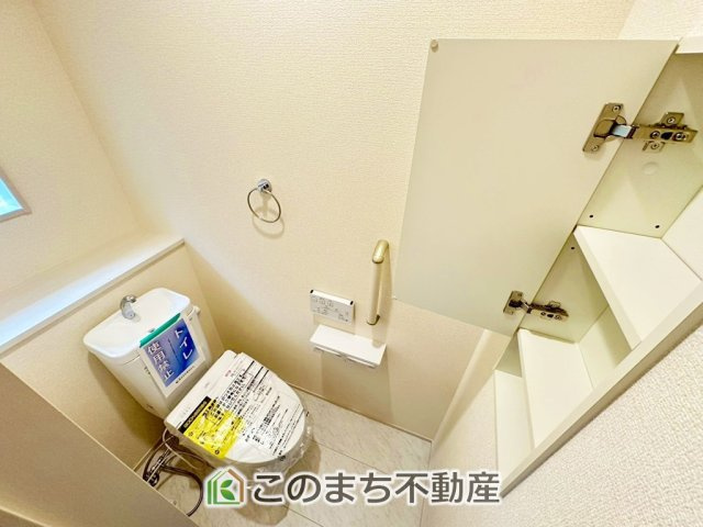 ブルーミングガーデン宇都宮市桜1丁目のトイレ|小窓から換気ができて清潔なトイレスペース☆温水洗浄便座搭載です！

