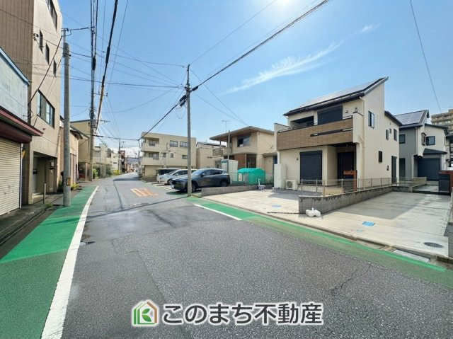 ブルーミングガーデン宇都宮市桜1丁目の前面道路含む現地写真|前面道路は広々としてます！運転が苦手な方でもお車の出し入れ簡単で安心です☆
