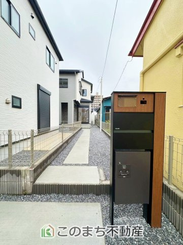 ブルーミングガーデン宇都宮市桜1丁目の設備|雨の日や湿気の多い梅雨時期など、洗濯物が乾き難い時期に重宝する浴室換気乾燥機。乾燥機能だけではなく、冬場の浴室内の寒暖差を緩和する暖房機能も標準装備。ヒートショック対策に一役買います。