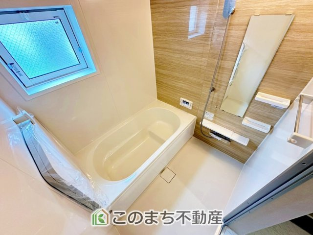 ブルーミングガーデン宇都宮市桜1丁目の浴室|"ゆったり１坪バスには換気・乾燥・暖房機能付き！！
大人も足を伸ばせるゆったり浴槽！！
ご家族皆さんで入っても、一人でゆっくり入っても一日の疲れを癒してくれるお風呂です！！"
