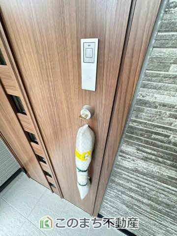 ブルーミングガーデン宇都宮市桜1丁目の設備|玄関のカギはワンタッチでダブルロックが可能な電子キーを採用しております☆
