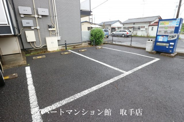 レオパレスルーチェⅢの駐車場