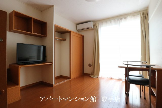 レオパレスＮＯＭＵＲＡの居間・リビング