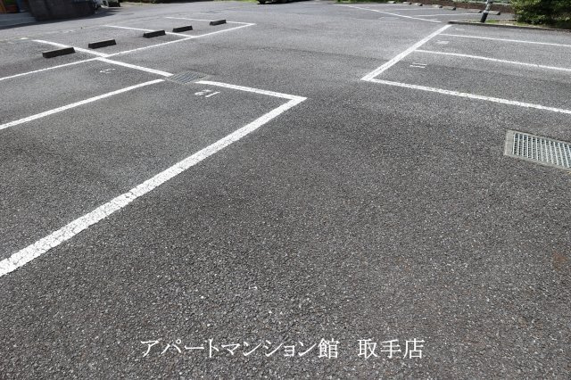 レオパレスＮＯＭＵＲＡの駐車場
