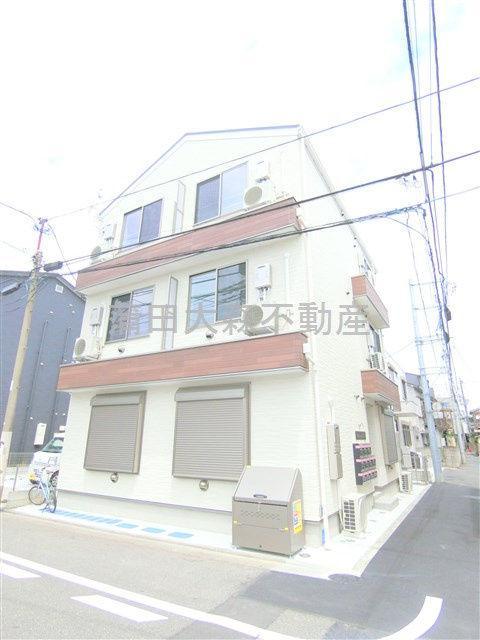 Well-beingウェルビーイング羽田の外観|2024年4月築　木造地上3階建て総戸数11戸オートロック付インターネット無料の賃貸アパート！東京都大田区羽田3丁目　京急空港線穴守稲荷駅徒歩7分、大鳥居駅徒歩13分