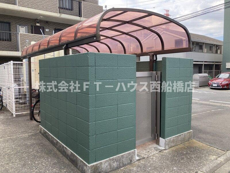 ＬＥＯ六拾弐番館の駐車場
